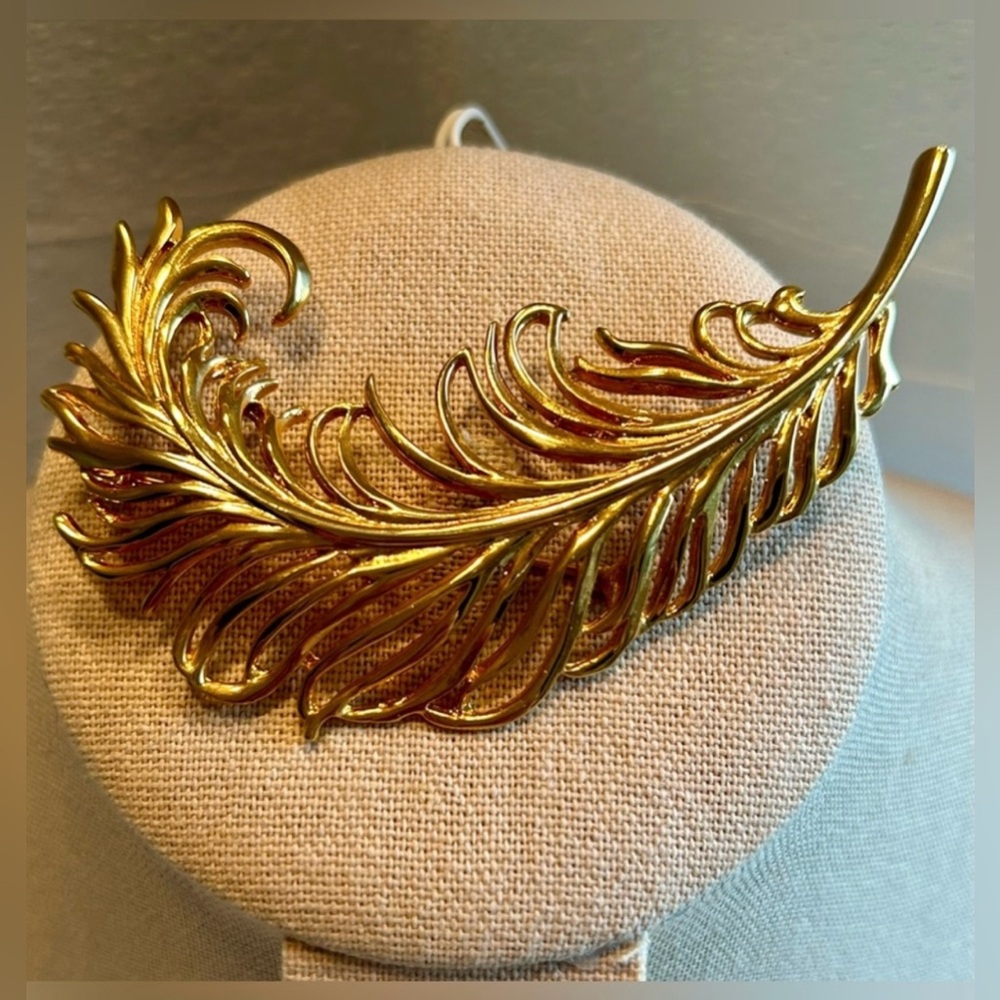 Stylish Gold Feather Brooch